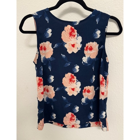 Floral Sleeveless Top - Picture 2 of 4